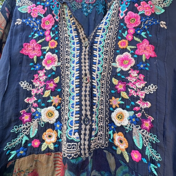 🌼Beautiful Johnny Was Floral Embroidered Blouse/Tunic - Picture 2 of 9